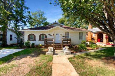 Charming 3bedrooms House For Sale