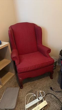Winged reading chair