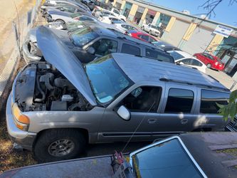 Parting Out Two Chevy gmc Gmt800 Series Trucks, Suburban, Yukon, Tahoe, Silverado Parts