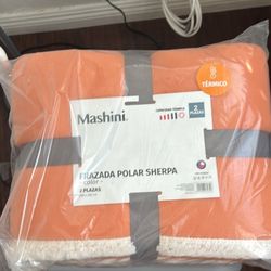 A brand-new double-layer blanket (2 Plaza)