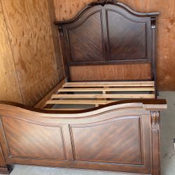 Queen Bed Frame.    Very Good Condition  And Strong