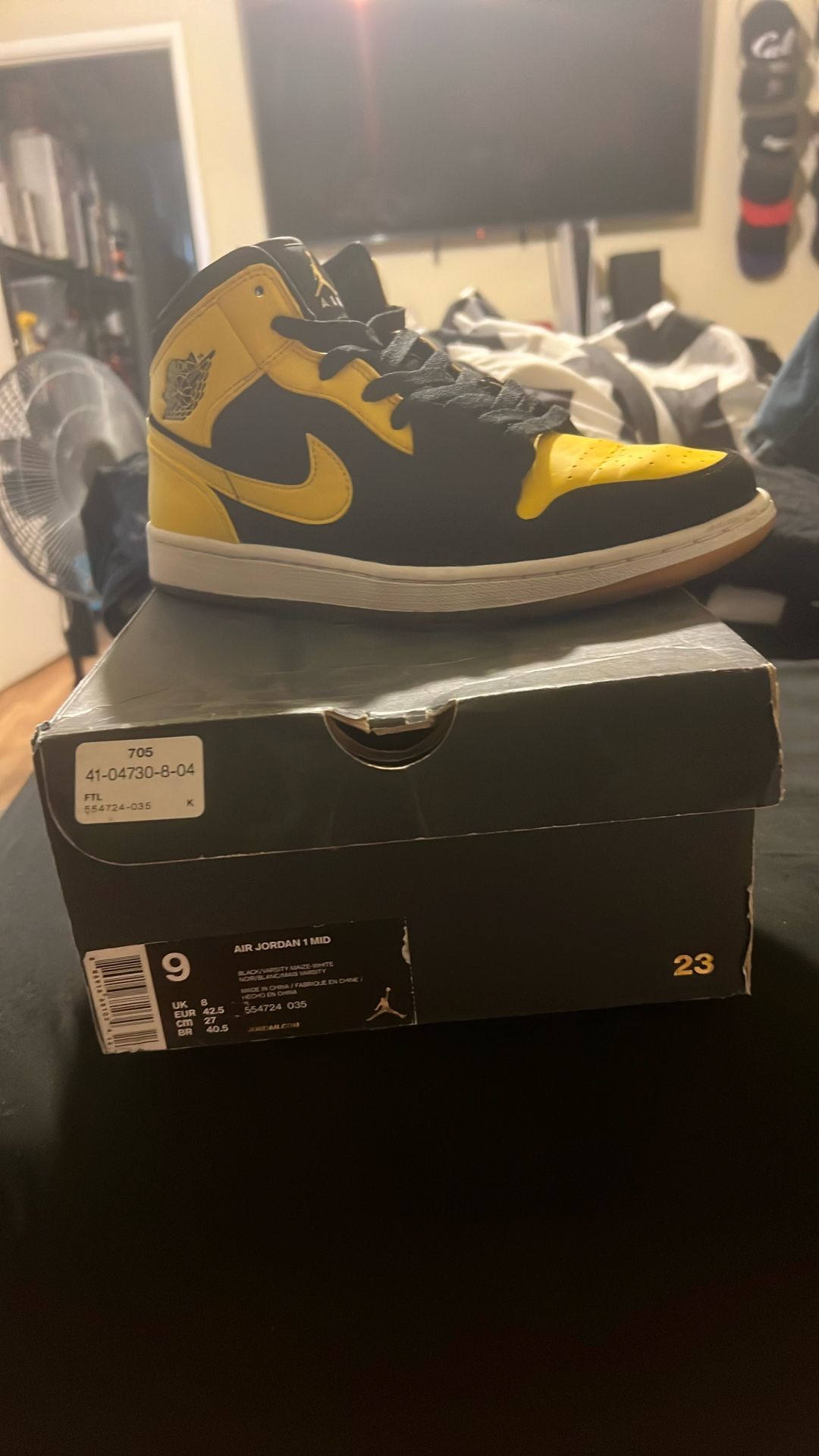 Air Jordan 1 Mid Yellow 