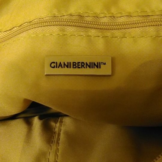 Gianni Bernini Cloth Purse Mint Condition Asking $5