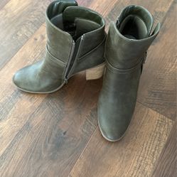 Lulus Brand Block Heel Booties (Size 10)