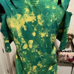 tiedyed t-shirt’s made by me sizes:M-xl $15 each