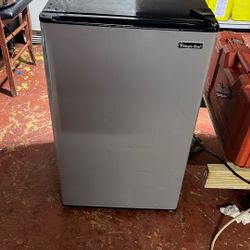 Magic Chef Mini Fridge 