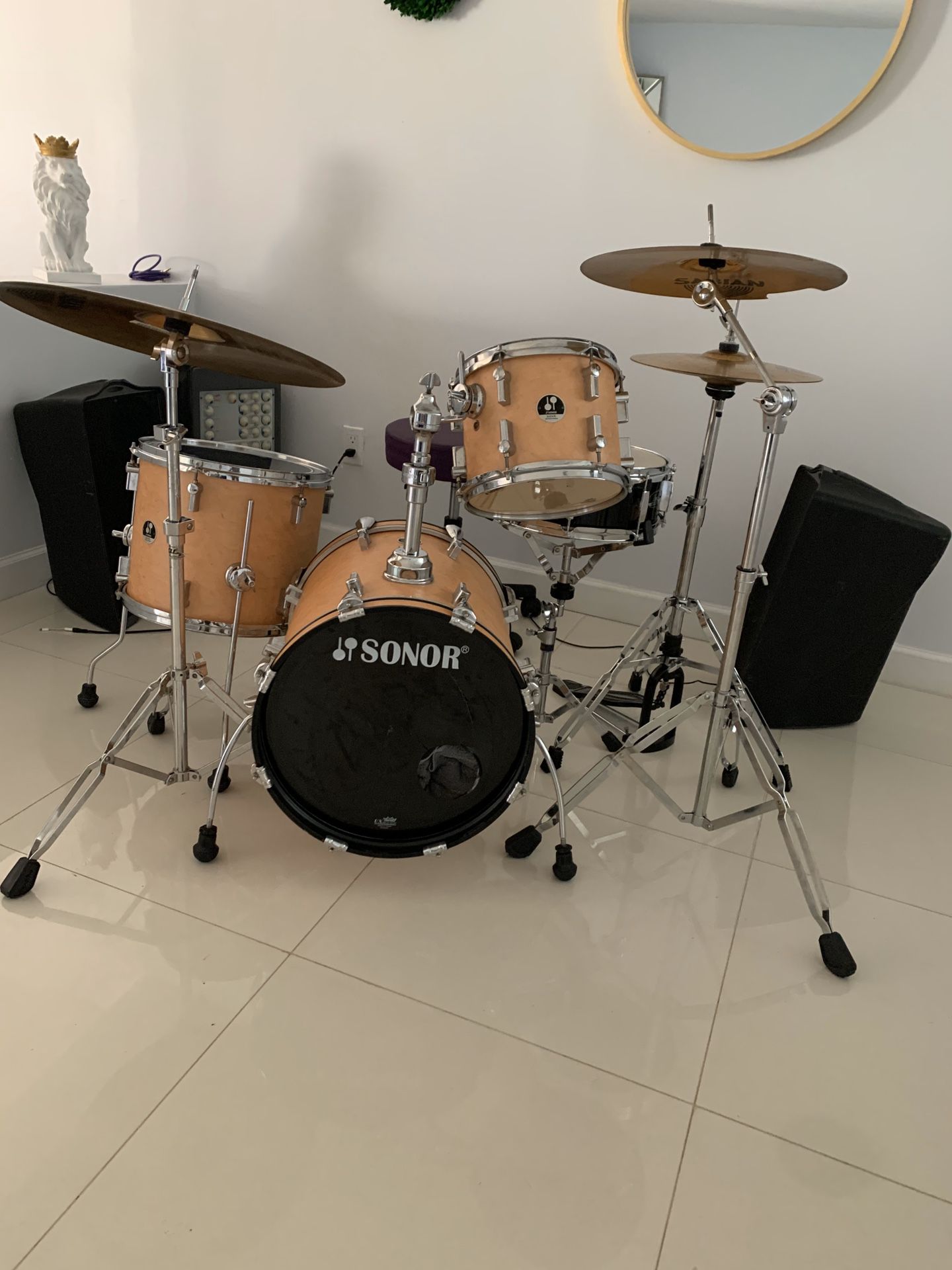 Drum set with 2 monitors