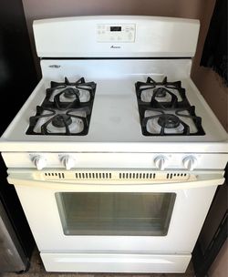 Estufa blanca marca “Amana” $100