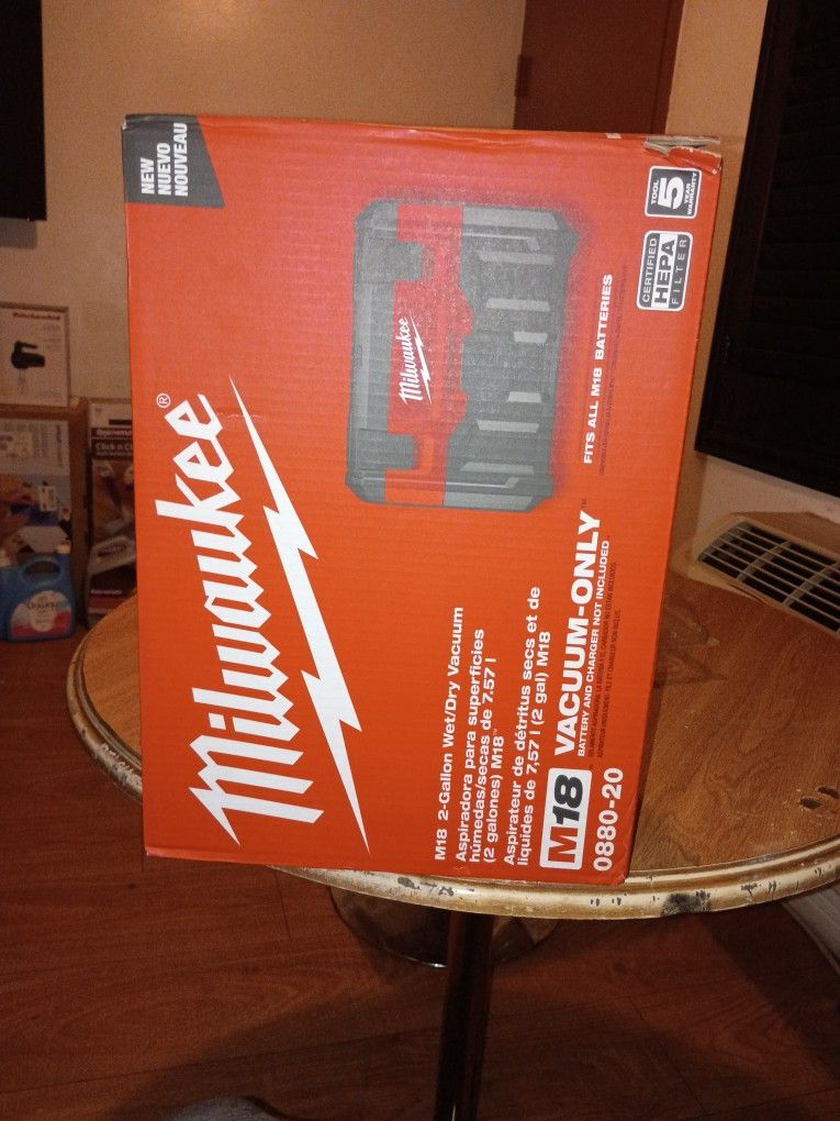 Milwaukee Vacum