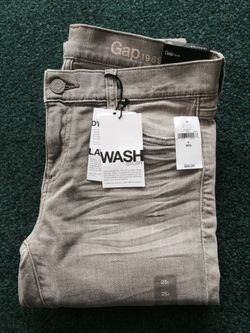 Brand new women's Gap girlfriend jeans, 25r, mid rise stretch grey, size 0
