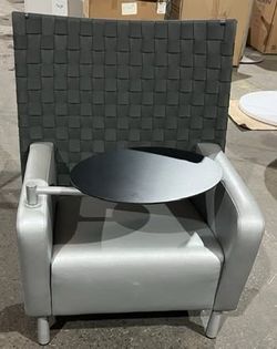 Collaborative Privacy Lounge Chair w/ Tablet Arm – Modern Office Focus Seating
