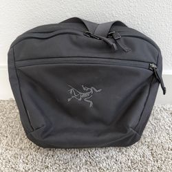 Arcteryx  Mantis 2 waist pack in gray