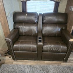 Free RV Dual Recliner W/ Console (Needs Cover Or Re-upholstered)