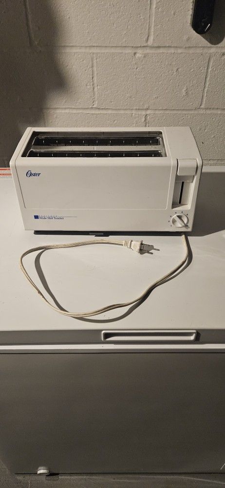 Oster aluminum white wide slot Pop-up toaster, a crumb tray, timer dial is all included all in Excellent condition.