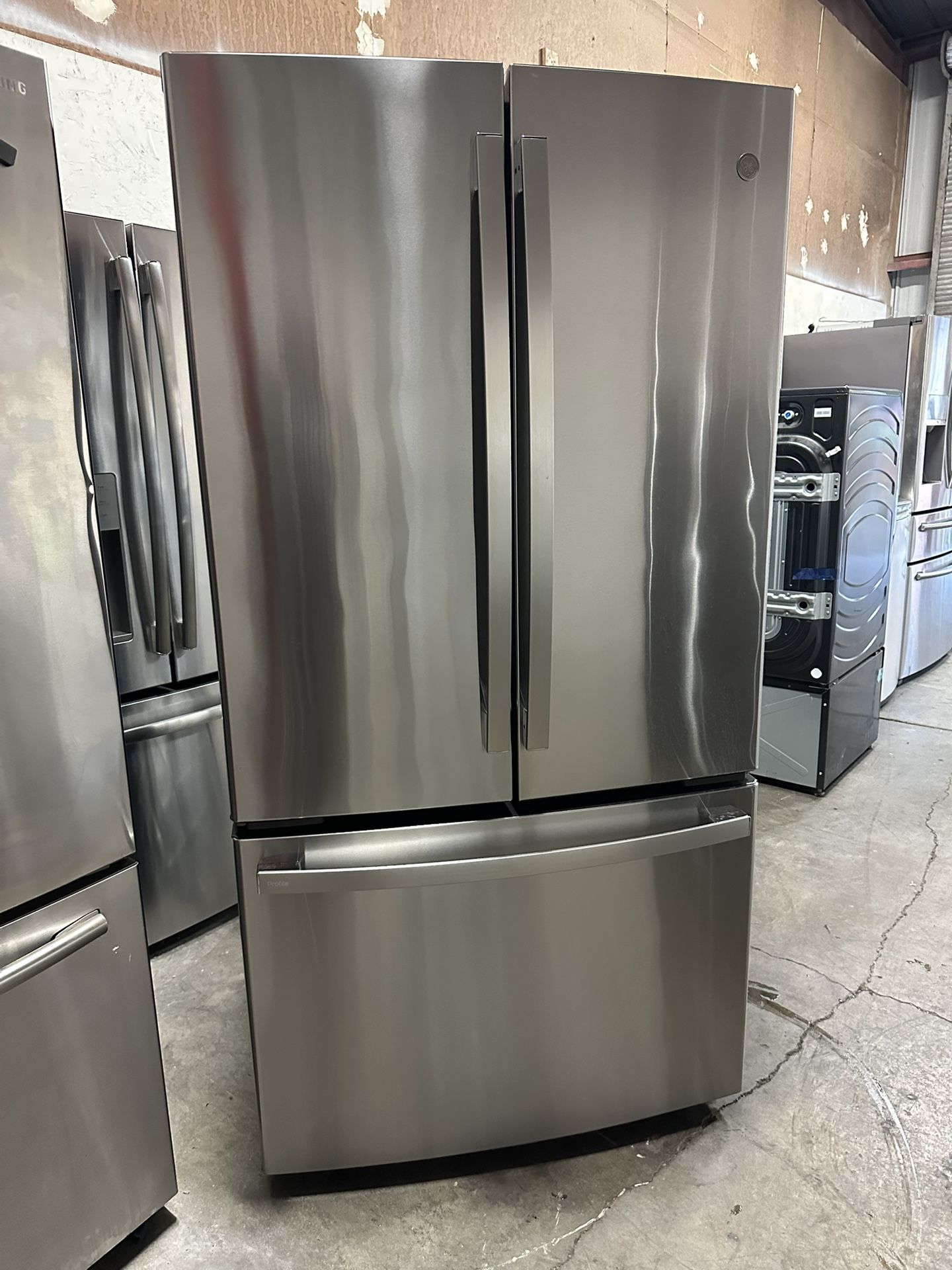 Profile GE Mint condition Counter Depth, 23.1 cu.ft. Water ice can deliver 1 year old Retail price $3100 Fingerprint Resistant Stainless Steel, ENERG