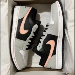 Jordan 1 Low Bleached Coral 11M 