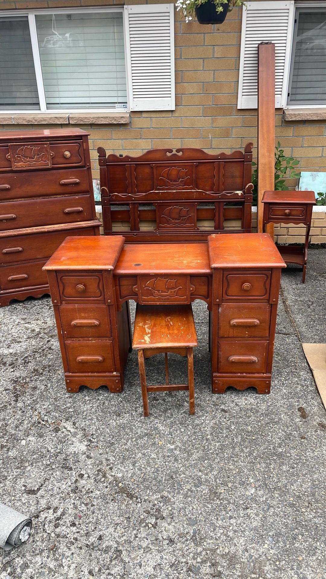 5 Piece Antique Wood Bedroom Set - Double Bed