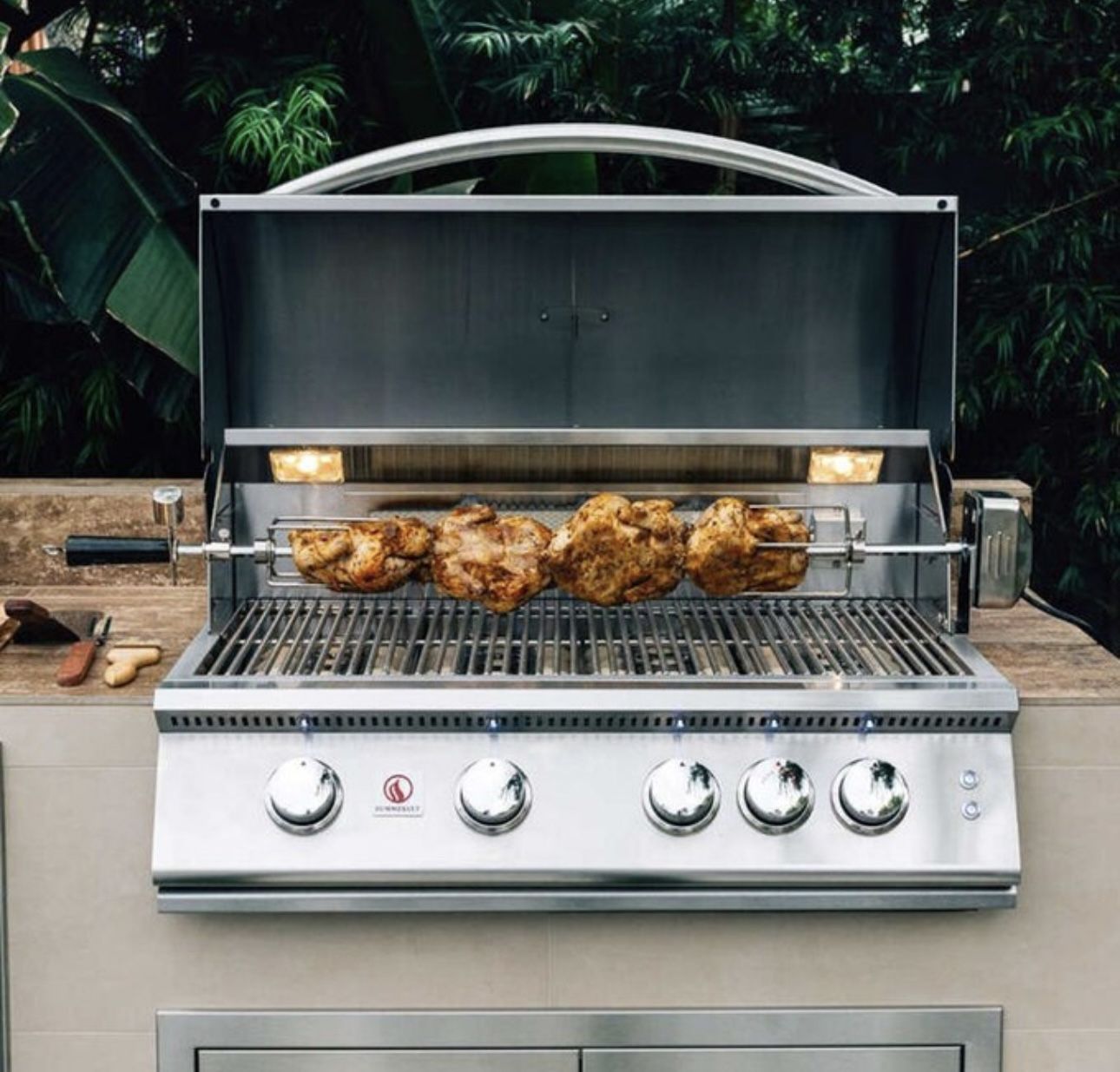 Brand New BBQ GUYS Summerset Sizzler Pro 32-Inch 4-Burner Built-In Natural Gas Grill With Rear Infrared Burner