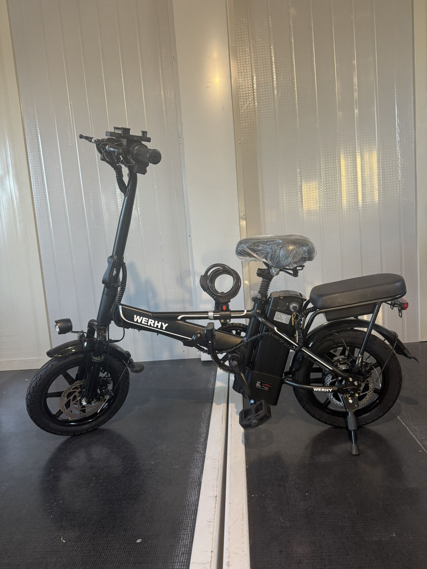 Folding electric bicycle