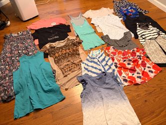 Sz Medium Women's Clothing Bundle – 18 Mixed Tops