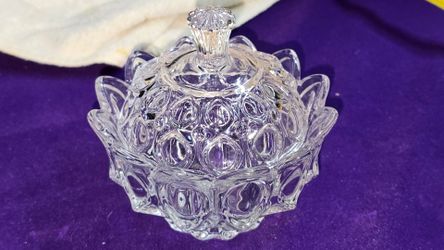 Diamond Star Crystal Glass Sugar Bowl Dish with Lid  4 1/2 inch diameter 4 1/2 inches tall CR5P074