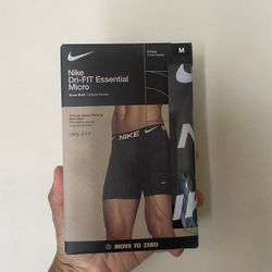 Nike Dri-FIT Essential Micro | MEDIUM