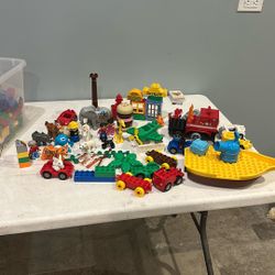 Play mobile Blocks, Figurines, And Cars