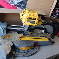 DeWalt 120 Volt Flex 12-in Sliding Miter Saw