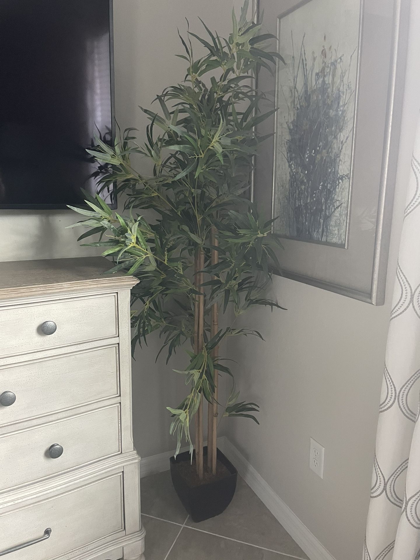 Faux Stand Up Plant Like New