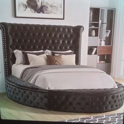 Queen size bed 1500