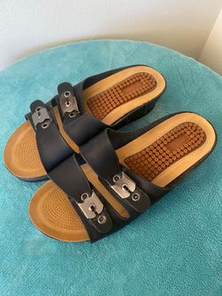 Women’s  massage  shoes.
