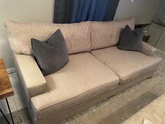KING HICKORY Casbah Sofa
