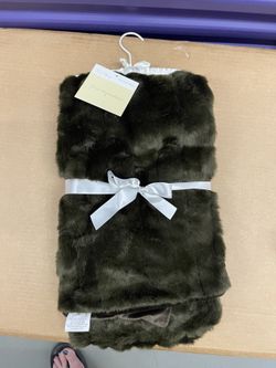 NEW Faux Fur Baby Blanket 30in x 40in