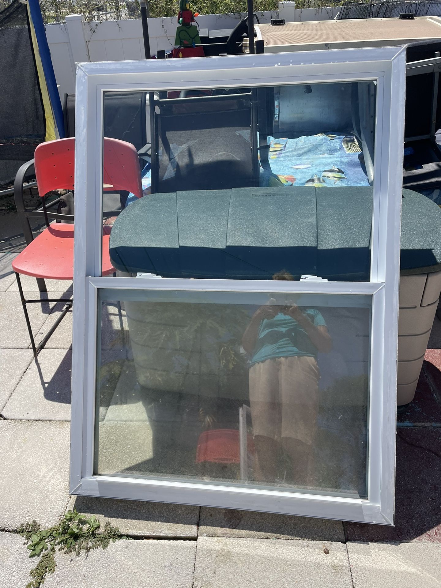 ventana de uso aseptable mide de largo 491/2 y de ancho35 3/4
