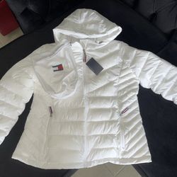 New Tommy Hilfiger woman jacket.  White, XL  