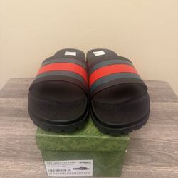 MEN GUCCI SLIDES