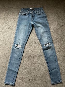711 Levi's Women's Medium Blue Ripped Skinny Jeans