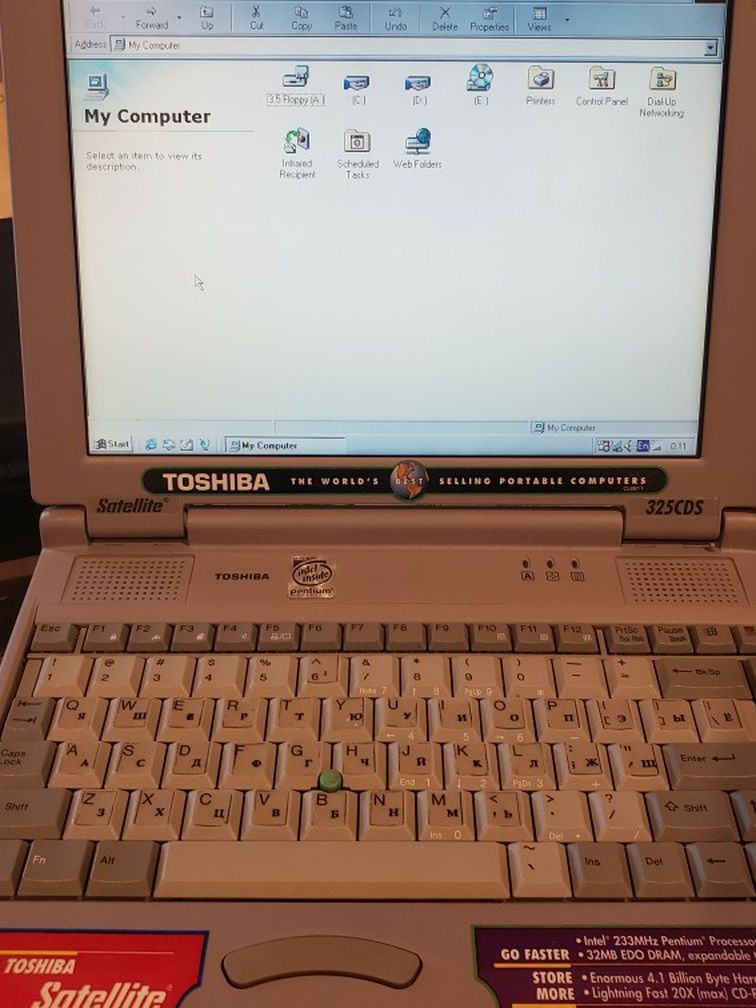 Retro 90s Laptop windows 98