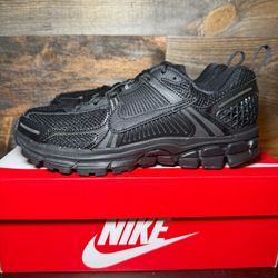 Nike Vomero Triple Black