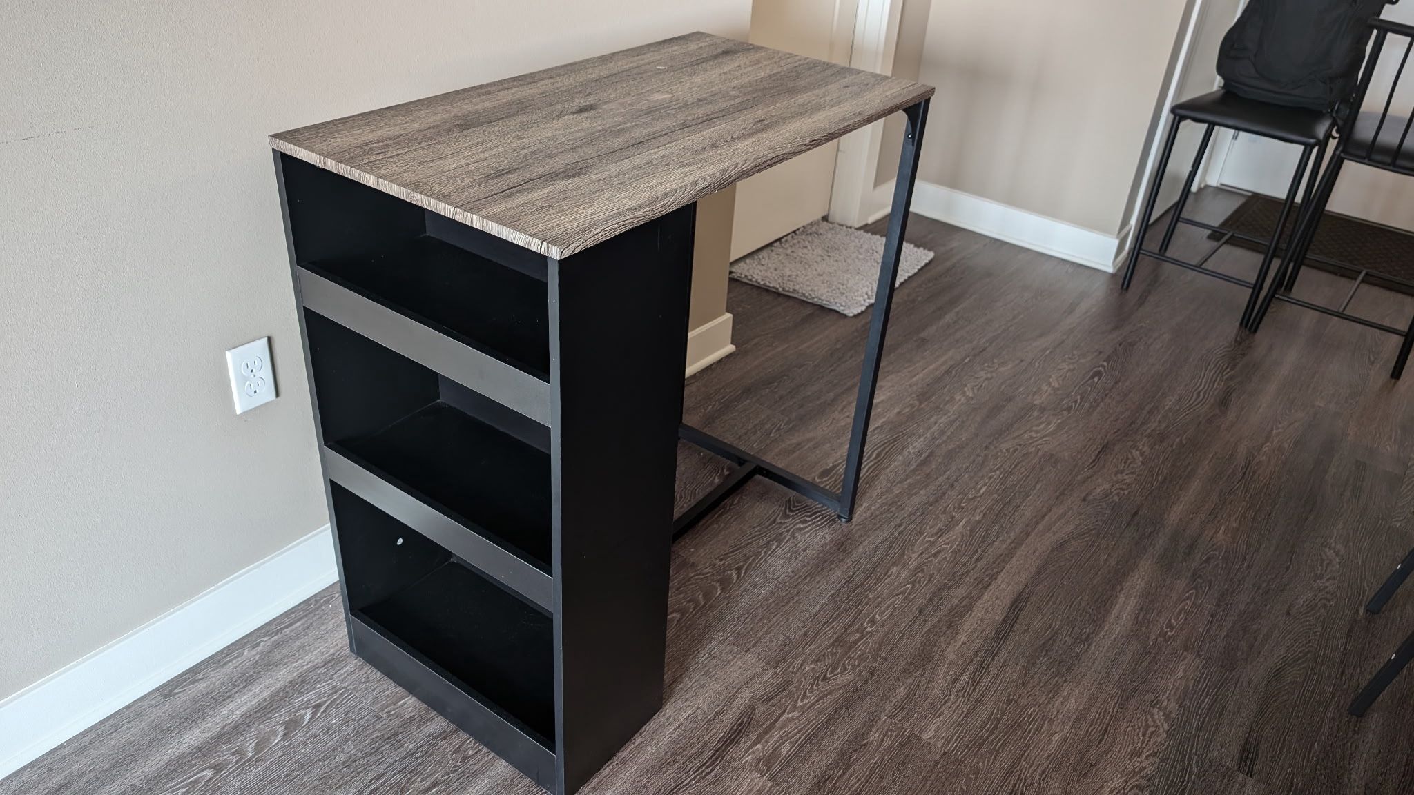 5 Furniture Pieces - Tables