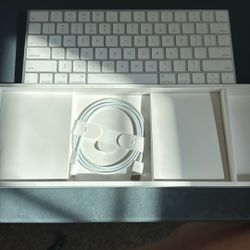 New Apple Magic Keyboard 