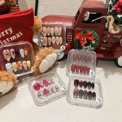 Press on nails  serts 5