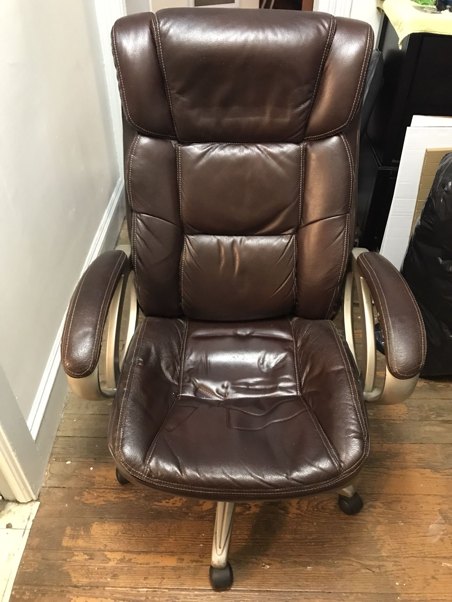 Broyhill Brow Leather Desk Chair In Good Condition 