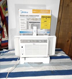 Midea 5000 BTU Digital Window Air Conditioner w/ ComfortSense Remote, Side Panels & Box