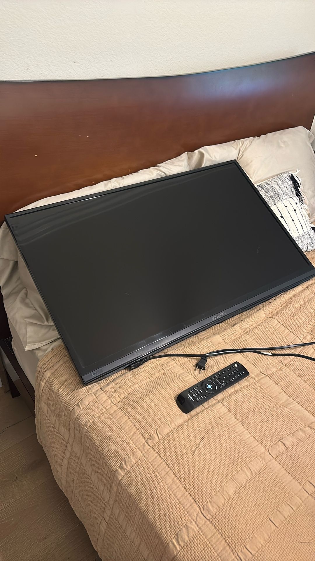 INSIGNIA TV