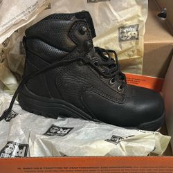 Titan boots size 6