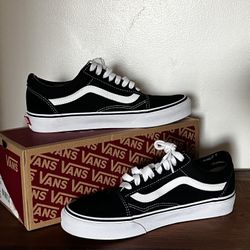 Old Skool Black/White Vans 