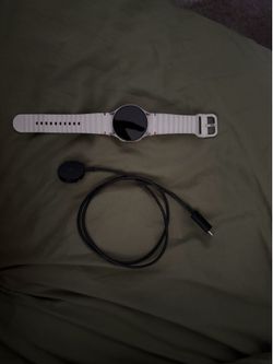 Galaxy watch 7; 40mm with charger, no doc.