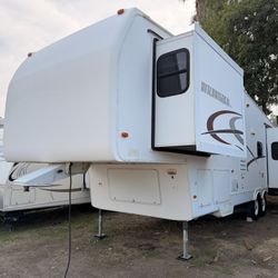 2004 Hitchhiker 5th Wheel 