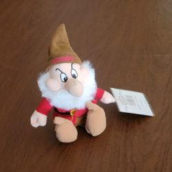 Disney Store 8” Plush Mini Bean Bag Sneezy Snow White and The Seven 7 
Dwarfs. New, with tag